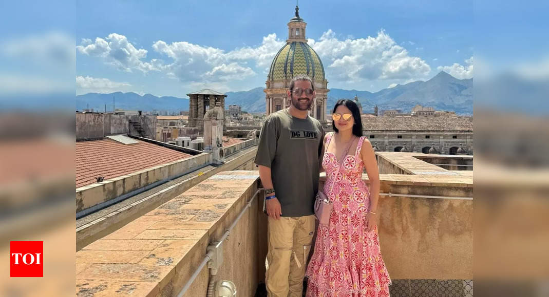 Sakshi Dhoni and MS Dhoni paint a romantic picture in Italy