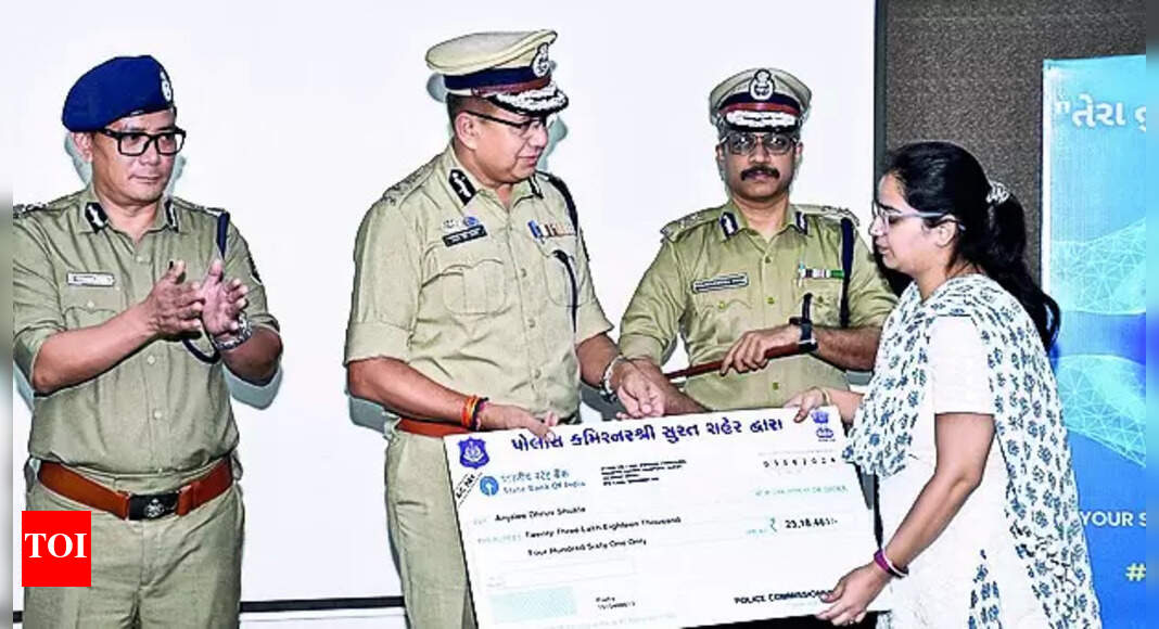 Cyber Frauds: 21 victims of cyber frauds get back 1 cr from CP | Surat News - Vimarsana News