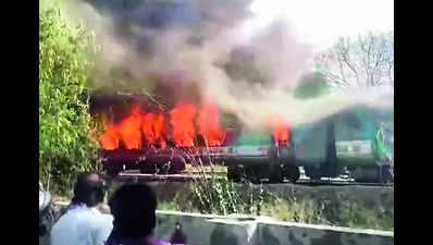 3 coaches of Taj Express with 300 on board catch fire