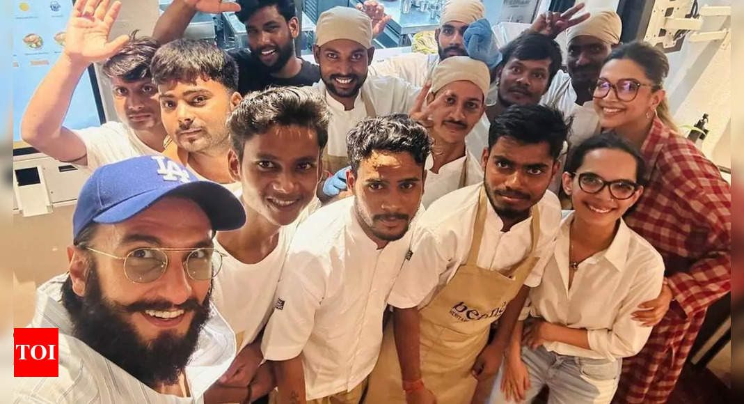 Pregnant Deepika Padukone and Ranveer Singh pose for a happy selfie with the restaurant staff | Hindi Movie News – Times of India