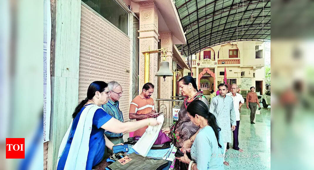 Environmental Health: Driving home green point with cloth-for-plastic drive | Rajkot News - Vimarsana News