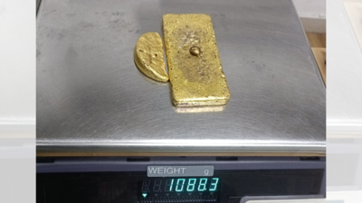 Pune customs recovers over one kg gold in paste and solid form from SpiceJet flight from Dubai; one arrested