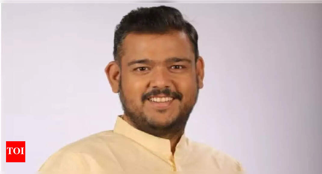 Independent Maharashtra MP meets Congress brass, extends support ...