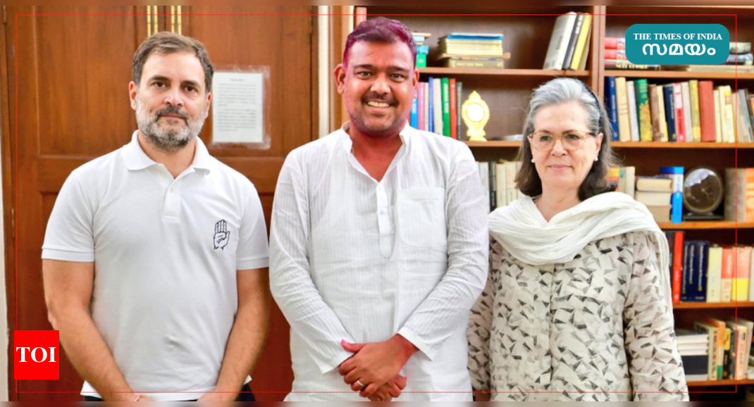 Independent Maharashtra MP meets Congress brass, extends support | India News – Times of India
