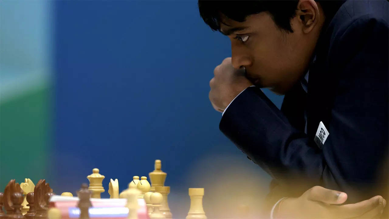 Fiasko i Norge: Praggnanandhaa taper mot Caruana, Carlsen slår Firouzja Alireza |  Sjakknyheter