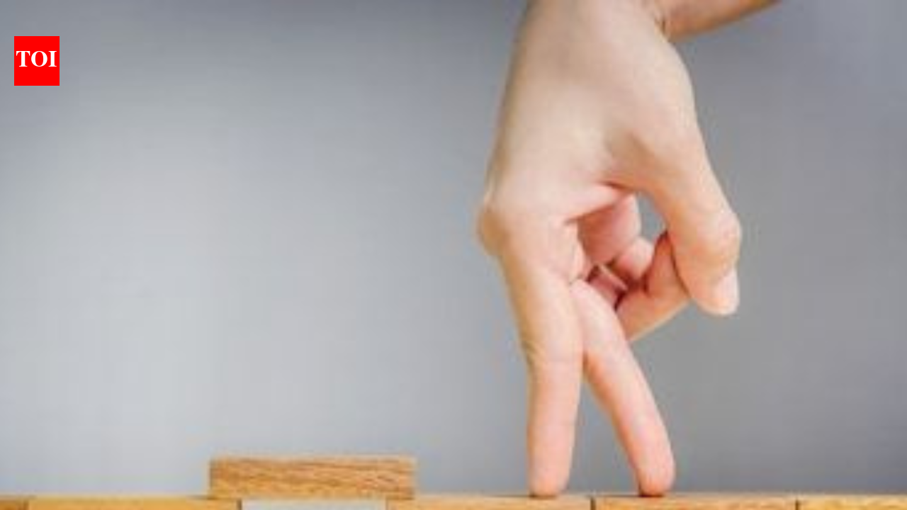 Gap between fingers can reveal if you are a people pleaser or have a ...