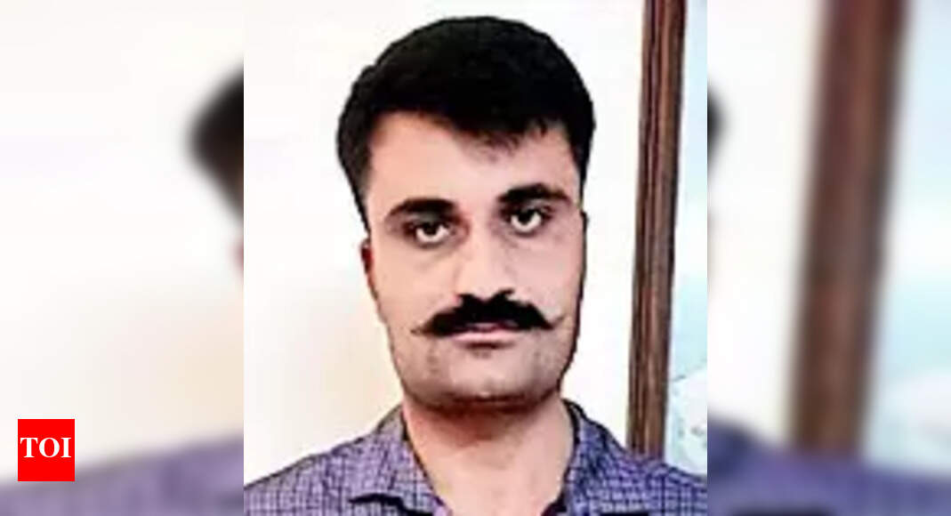 Cops: Cops return portion of bribe to bootlegger | Surat News - Vimarsana News
