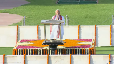 PM Modi pays tribute to Mahatma Gandhi at Rajghat ahead of swearing-in ceremony