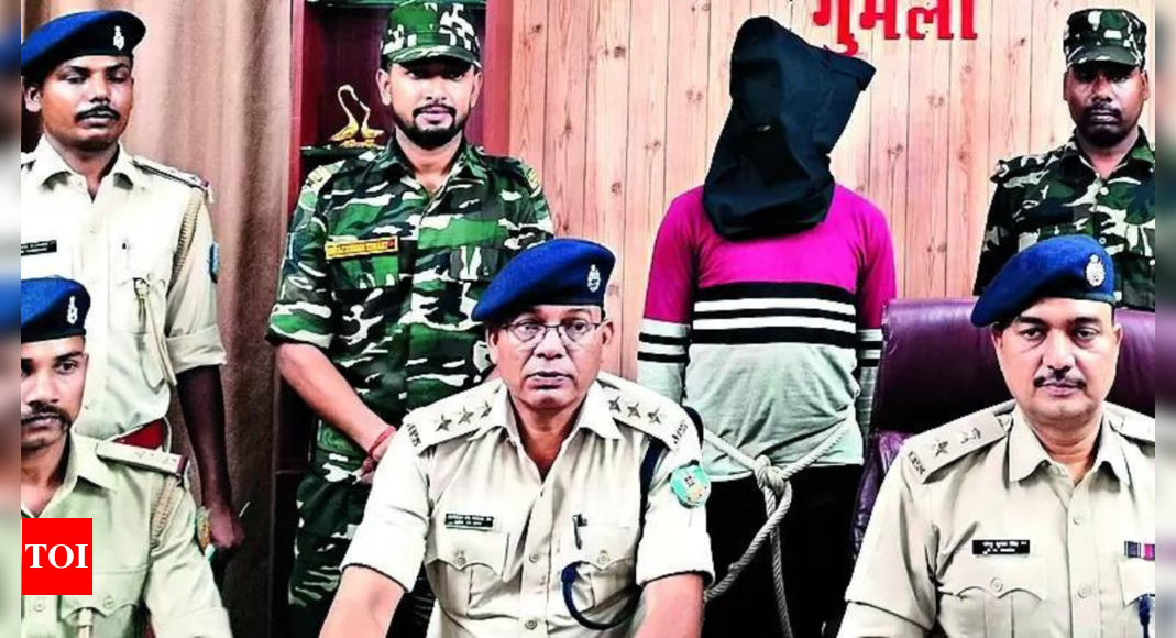Maoist carrying Rs 10 lakh reward arrested
