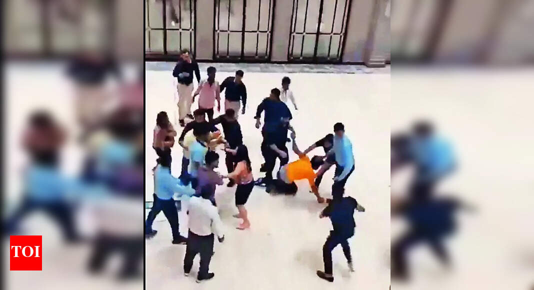 Groups Clash: Clash Between Two Groups at Garden Galleria Mall in Noida | Noida News - Vimarsana News