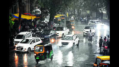 Heavy rain, thunderstoms signal early monsoon in Gujarat, four die