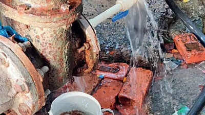 Ganga pipe in Vaishali leaks for days, drinking water goes down the drain