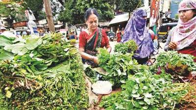 Extreme weather pushes up prices of leafy greens by 50%, supply down by half in Pune