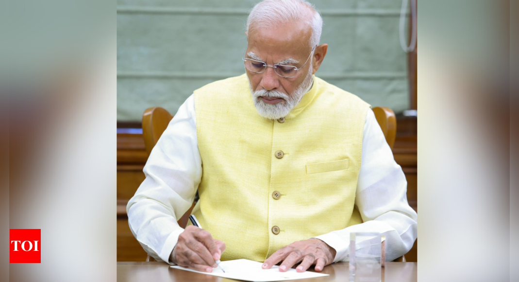 PM Modi takes charge: Release of 'Kisan Nidhi' fund is first decision in 3rd term - The Times of India
