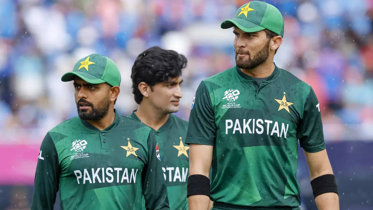 ‘Make these players sit at home’: Wasim Akram and Waqar Younis slam Pakistan after defeat to India in T20 World Cup – Times of India