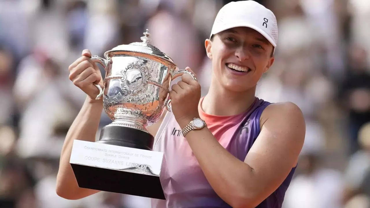 Iga Swiatek cements her position as the world’s number one female tennis player – Times of India