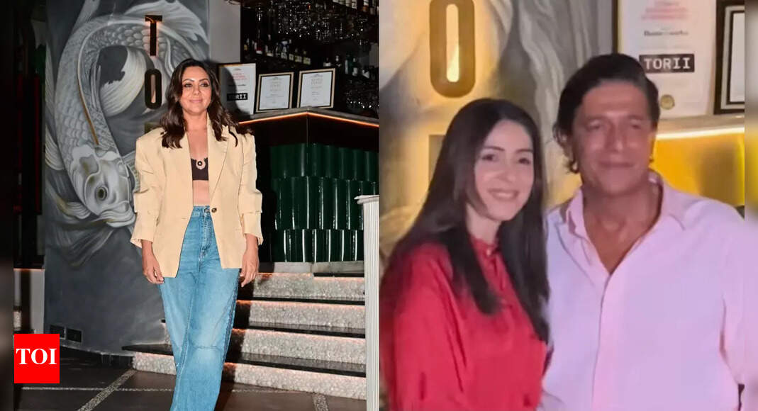 Bollywood wives Gauri Khan, Seema Sajdeh and Bhavna Pandey spotted at a dinner outing in Mumbai -See Photos | Hindi Movie News