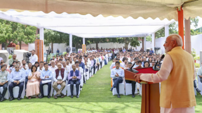 Modi hails PMO staff, says 'you have nation's trust'