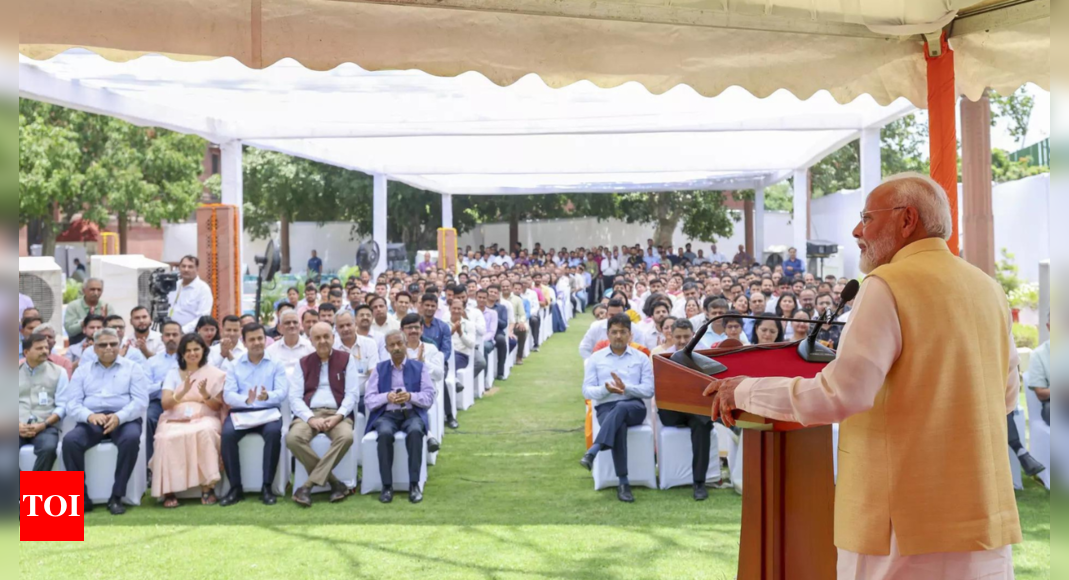 Modi hails PMO staff, says 'you have nation's trust'