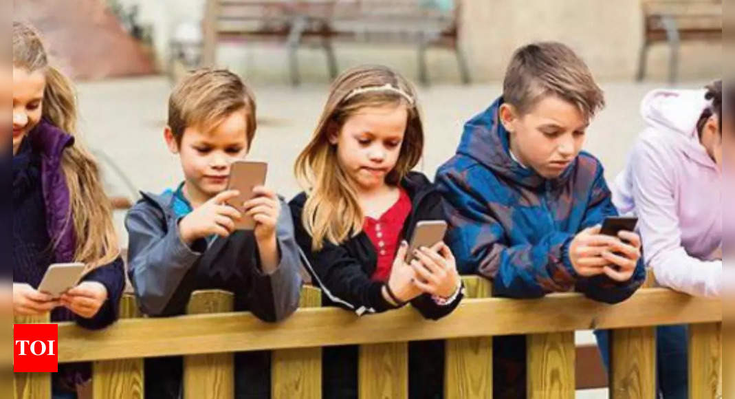 Signing up together: Parents in US are pledging to keep kids phone-free – Times of India