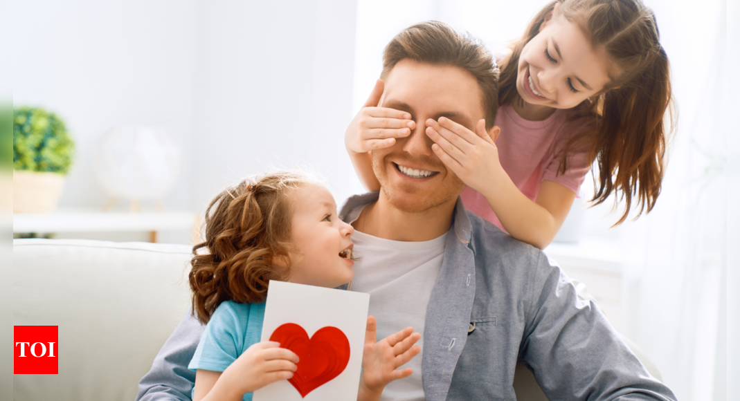 What to Write in a Father’s Day card: Best Father’s Day wishes to make your Dad feel special