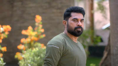 Suraj Venjaramoodu’s character teaser from ‘Nadanna Sambhavam’ is out!