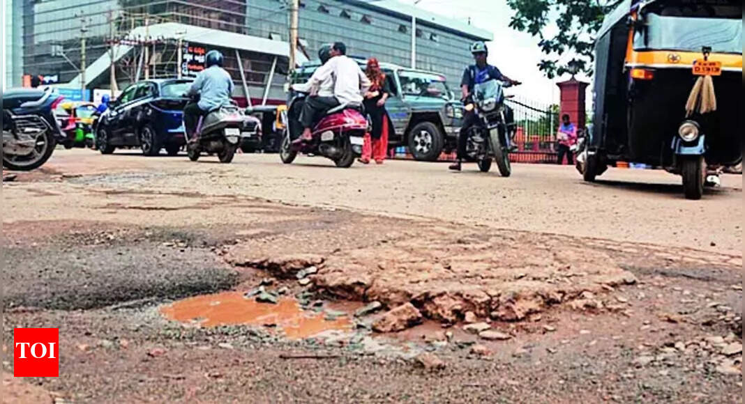 Concrete Roads: Hubballi commuters complain about 'unscientific' concrete roads | Hubballi News - Vimarsana News