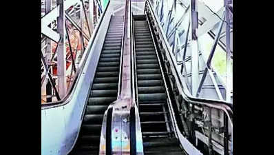 Rlys installs lifts & escalators at stns