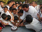 Yuvi's father celebrates his b'day with kids