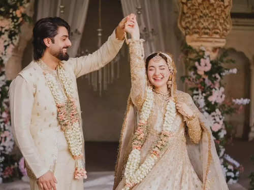 Hania Aamir and Zaviyar Nauman Ijaz's stylish wedding shoot photos go viral | The Times of India