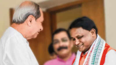 With Patnaik on dais, Majhi is sworn in, inducts 15 in cabinet | India ...