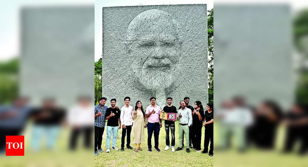 String Portrait: 30-foot-tall string portrait of PM Modi by group of ...