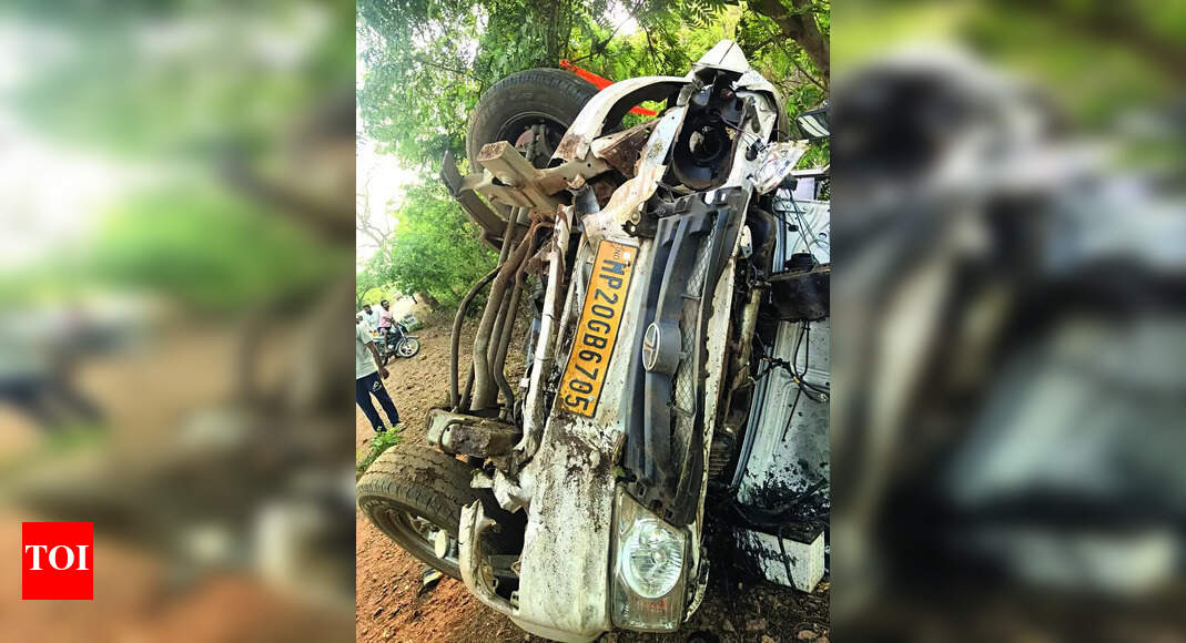Truck Overturns: 3 dead as truck overturns in a bid to save deer ...