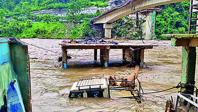 1,500 stranded, 6 dead in north Sikkim, rain triggers floods in Kalimpong