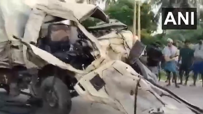 6 dead, 5 injured after van collides with container lorry in Andhra ...