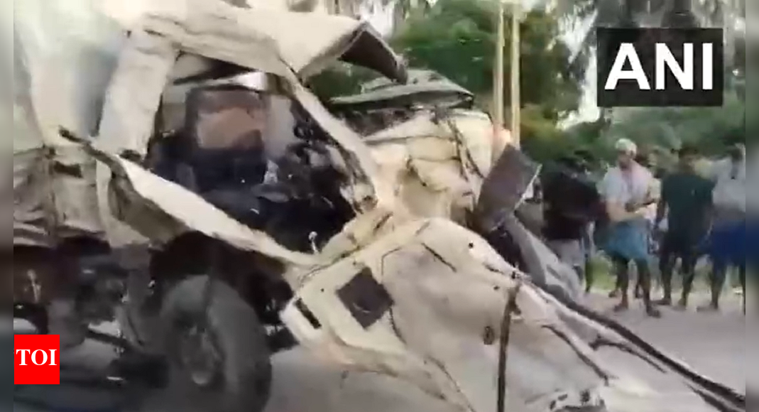 6 dead, 5 injured after van collides with container lorry in Andhra ...