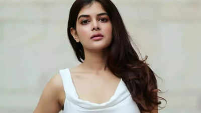 Madhumita Sarcar lets go of her strict diet; Enjoys Golbarir Kosha Mangsho while shooting