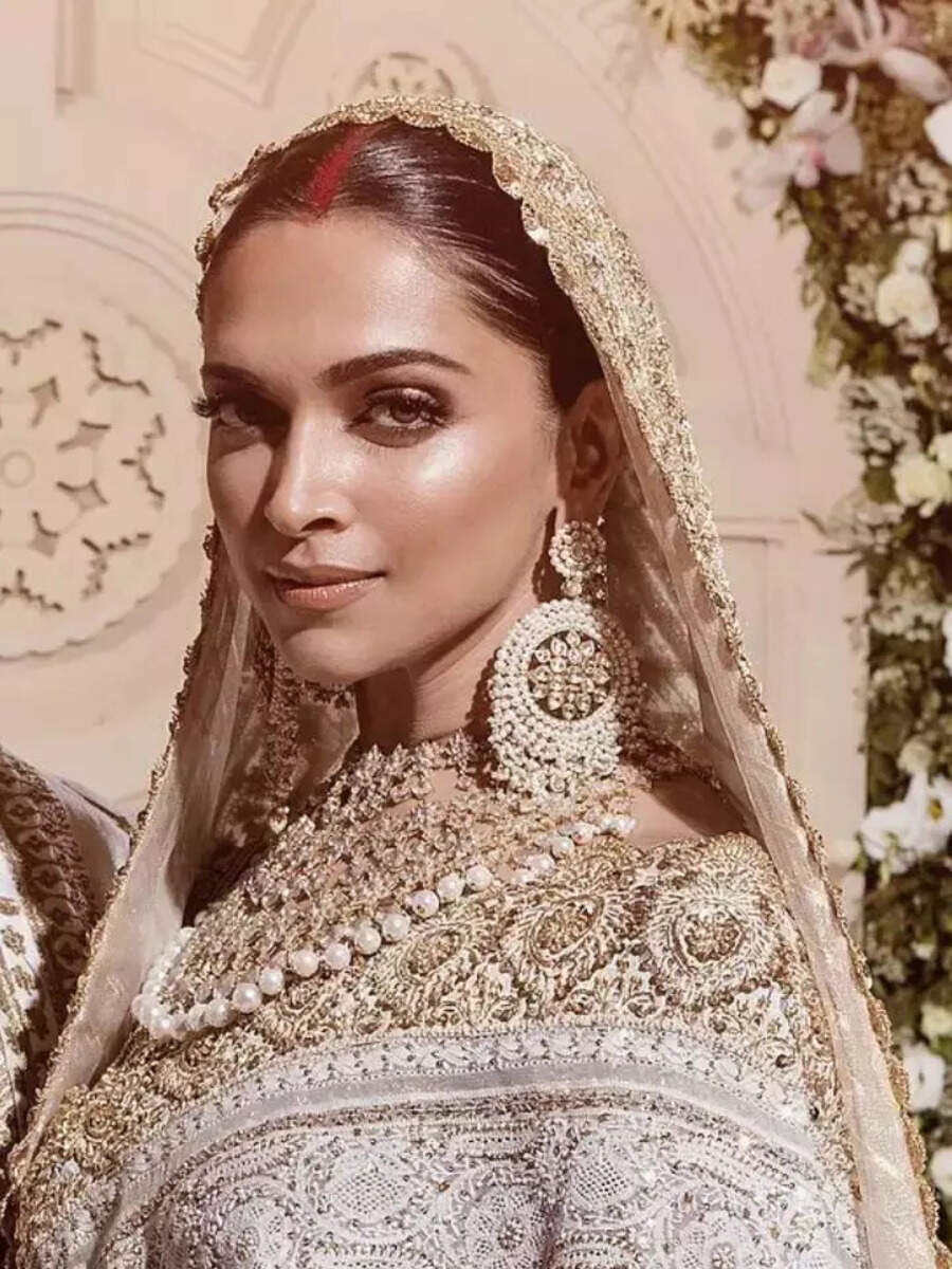 ​Bollywood-inspired bridal wear for an elegant affair​