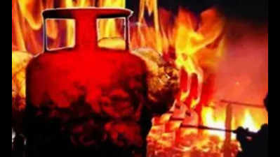 Four injured in fire due to LPG cylinder blast in Bengal