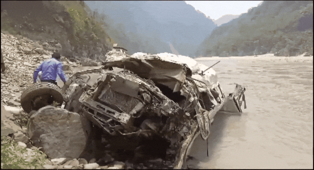 10 killed as vehicle falls into gorge in Uttarakhand, rescue operation under way