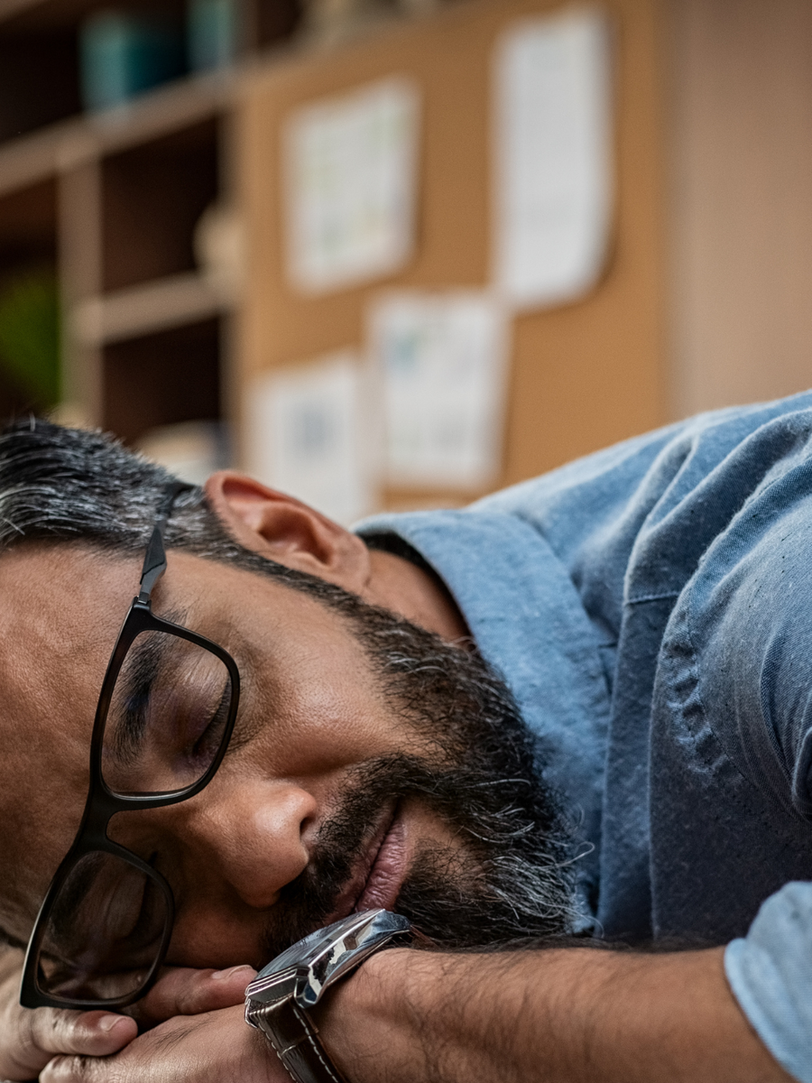  மதியம் சாப்பிட்ட உடன் தூக்கம் வருதா? இந்த 5 பிரச்சனைகள் காரணமாக இருக்கலாம்! 