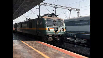 After fire rumour, 4 train passengers jump out of Ranchi-Sasaram intercity express in Jharkhand's Latehar; 3 dead