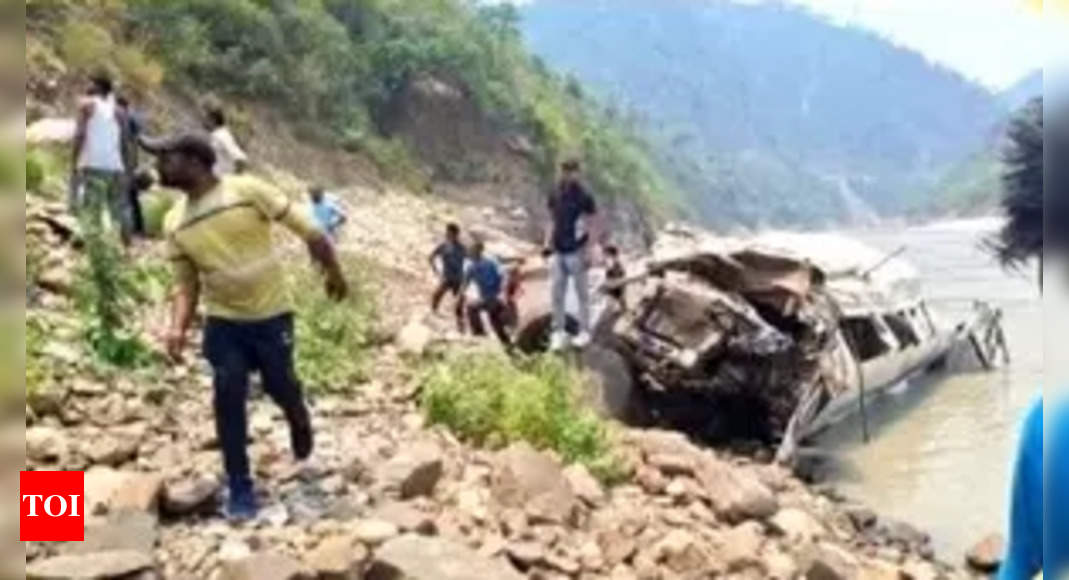 14 Die As Tourist Vehicle Falls Into Uttarakhand River | Dehradun News ...