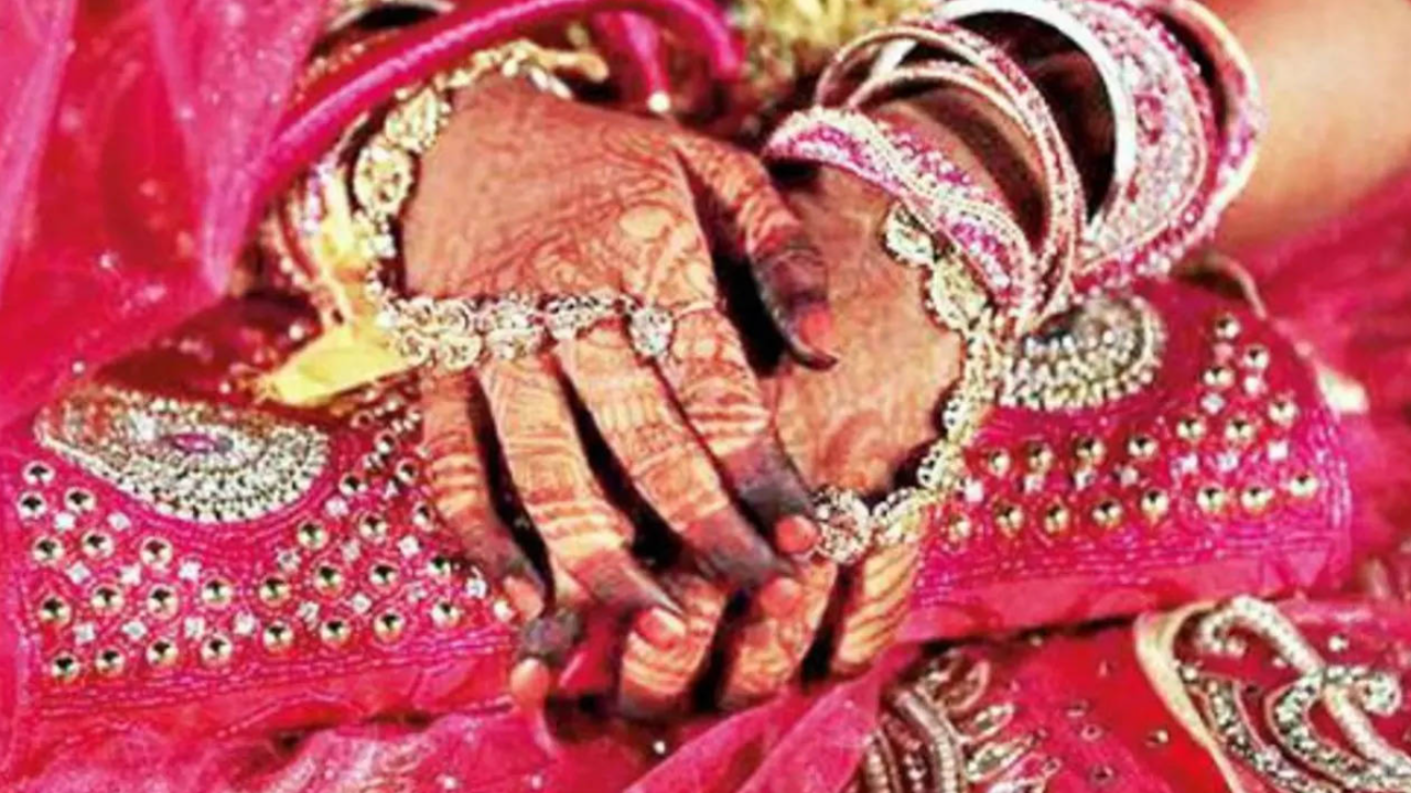 12-year-old girl in Pakistan forced to marry 72-year-old man, cops rescue  her - Times of India