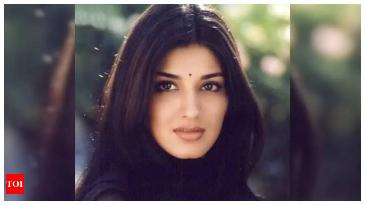 Sonali Bendre reacts to reports of a fan killing himself over failure to  meet her | Hindi Movie News - Times of India