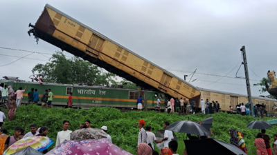 8 dead, several injured as Kanchanjunga Express collides with goods train in Darjeeling; helpline numbers issued