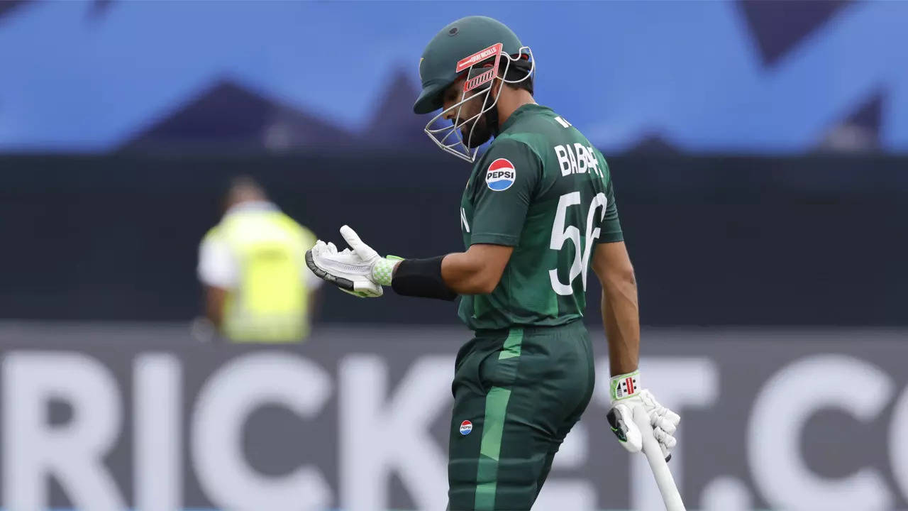 ‘No improvement as a leader, won nothing’: Shoaib Malik wants Babar Azam to ‘immediately resign from captaincy’ – Times of India