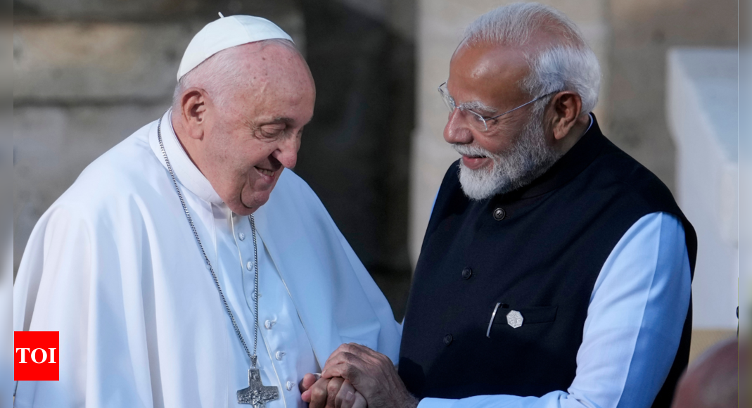 Pope-Modi Photo: Congress apologizes, but targets PM |  News from India