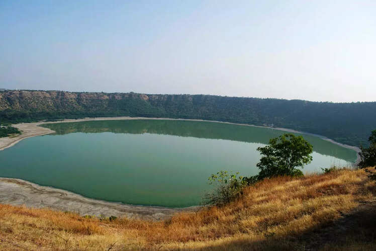 A lake with both saline and alkaline content