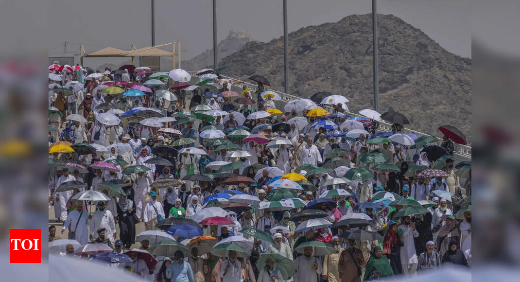 Soaring temperatures scorch pilgrims on Haj in Saudi Arabia – Times of India